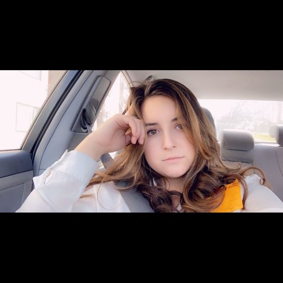 Meet your Posher, Emma - Picture 1 of 3